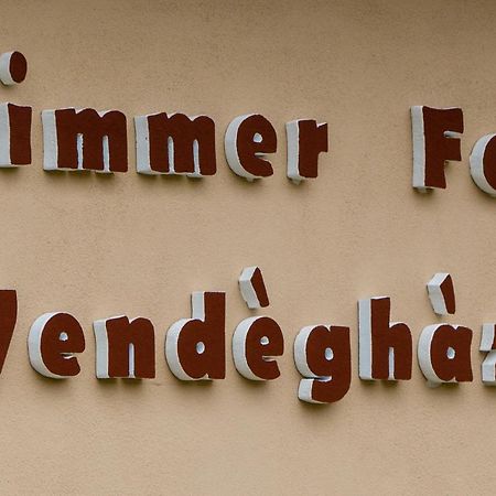 Zimmer Feri Vendeghaz Hotel Abaújszántó Екстериор снимка