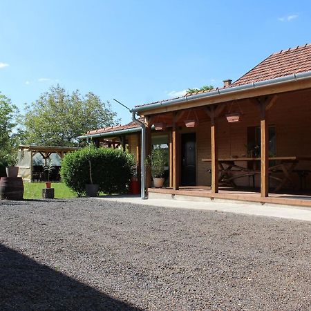Zimmer Feri Vendeghaz Hotel Abaújszántó Екстериор снимка